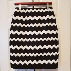 Carlisle Sz 6 Black skirt w/ White rik rak